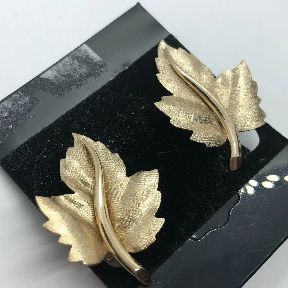 Bergere Vintage Leaf Clip On Earrings & Brooch Set - Picture 4 of 7